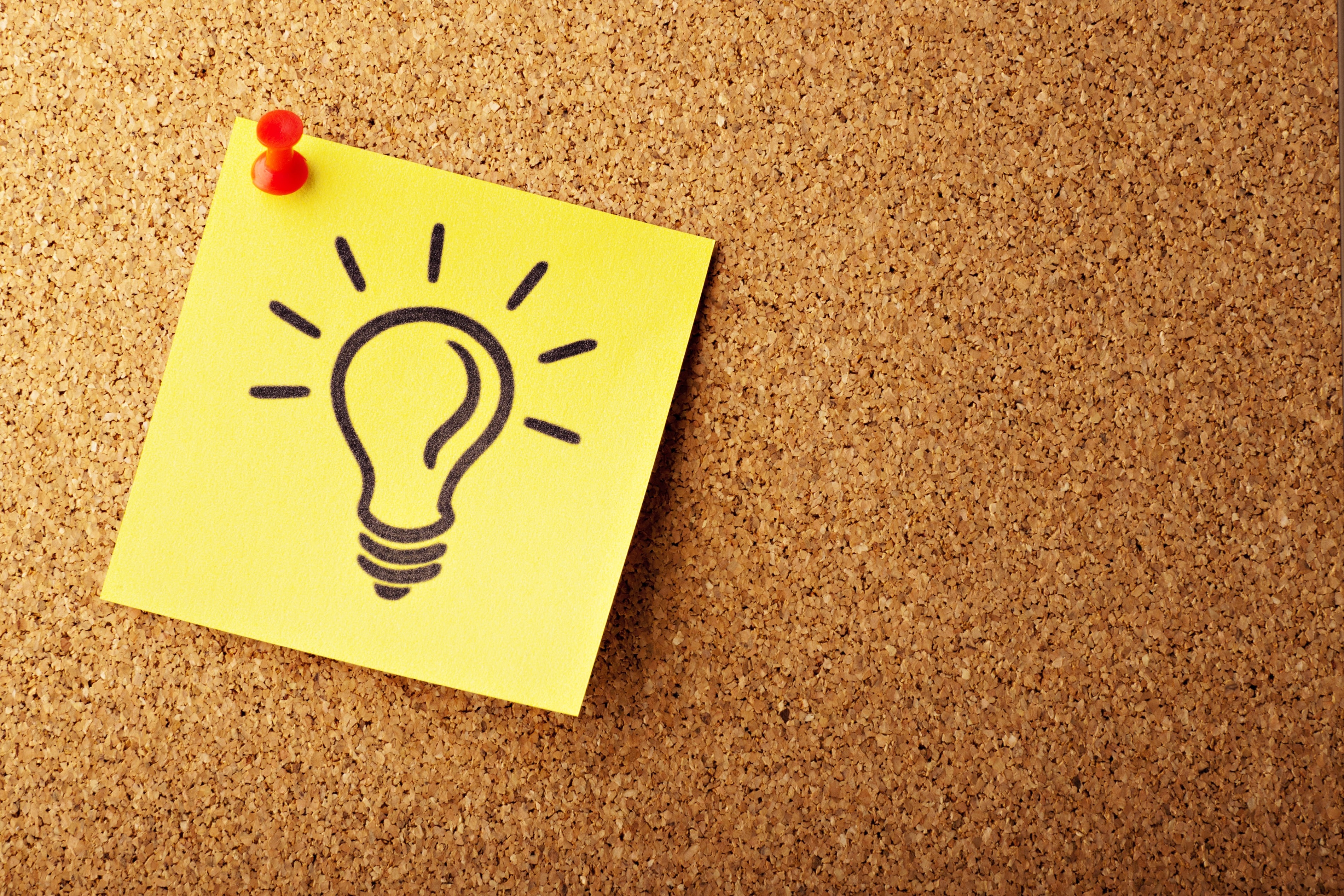 sticky note with a lightbulb drawing on a cork board - Photo by AbsolutVision on Unsplash